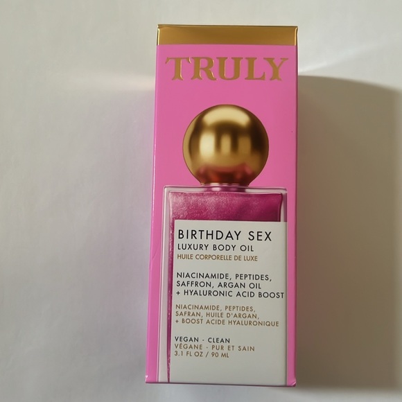 Truly Pink Luxury Body Oil - Picture 6 of 9